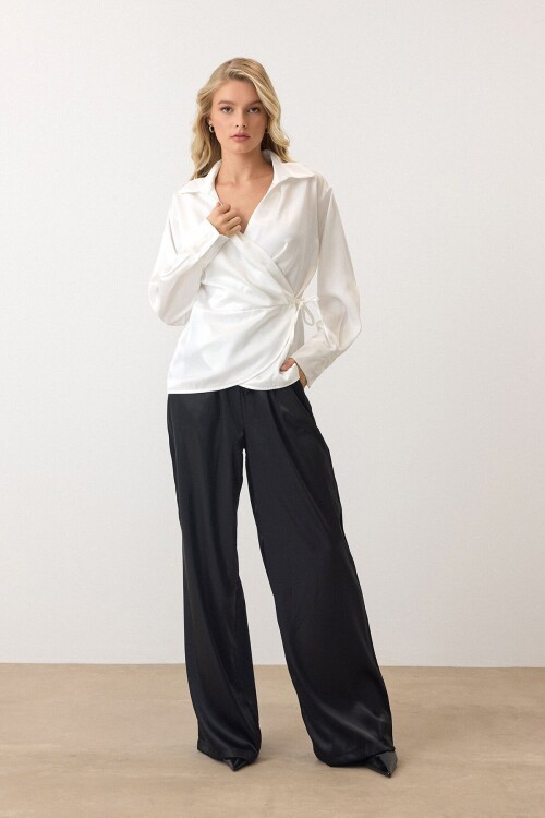 Beyaz Kruvaze Yaka Kuşaklı Saten Bluz