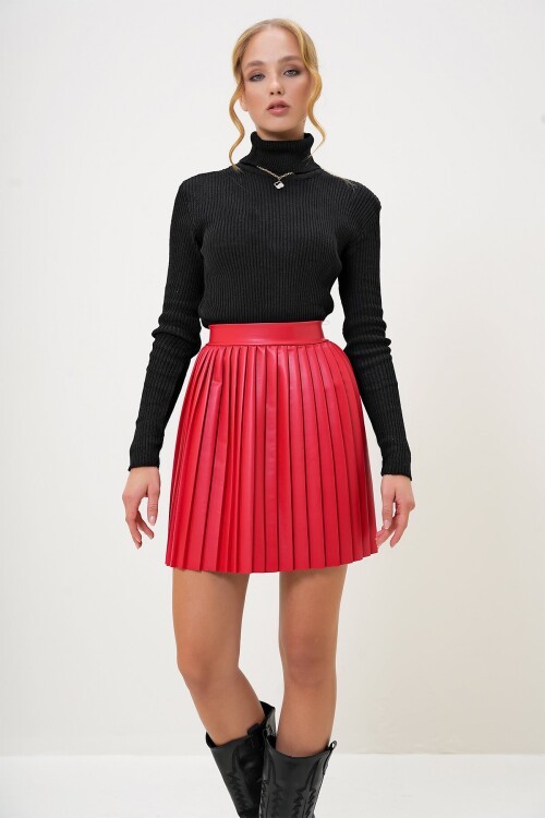 Kırmızı Pileli Suni Deri Mini Etek