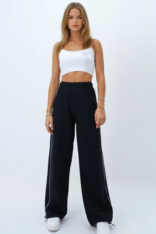 Siyah Çift Cepli Yanları Biyeli Bol Paça Eşofman Altı