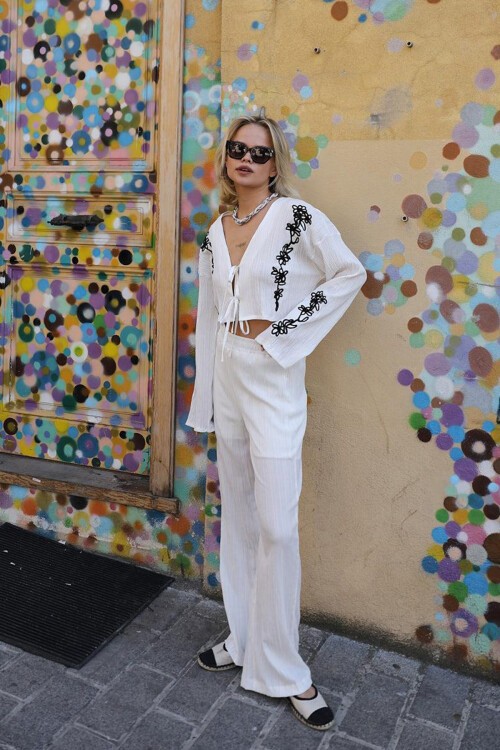 Beyaz Müslin Kumaş Önü Bağlamalı Ceket Ve Pantolon