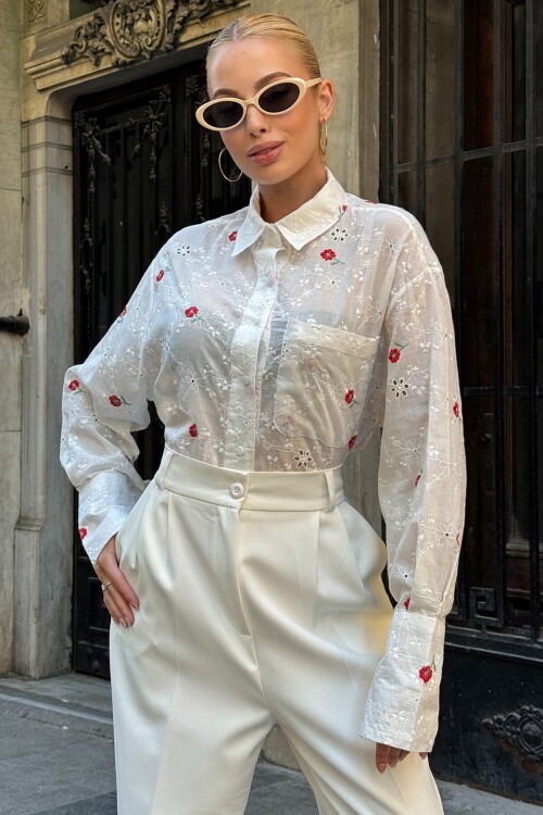 Kırmızı Tek Cepli Önü Kısa Arkası Uzun Nakış İşlemeli Ajurlu Gömlek