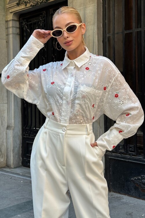 Kırmızı Tek Cepli Önü Kısa Arkası Uzun Nakış İşlemeli Ajurlu Gömlek