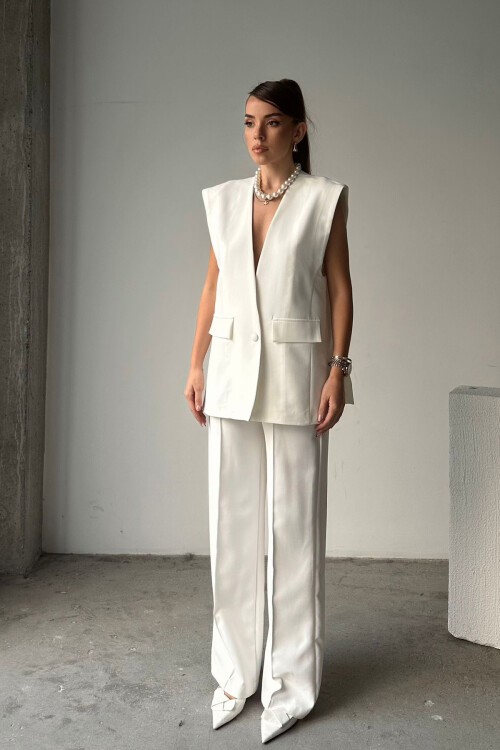 Beyaz Tek Düğmeli Cep Kapaklı Oversize Yelek