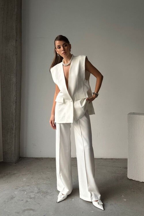 Beyaz Tek Düğmeli Cep Kapaklı Oversize Yelek