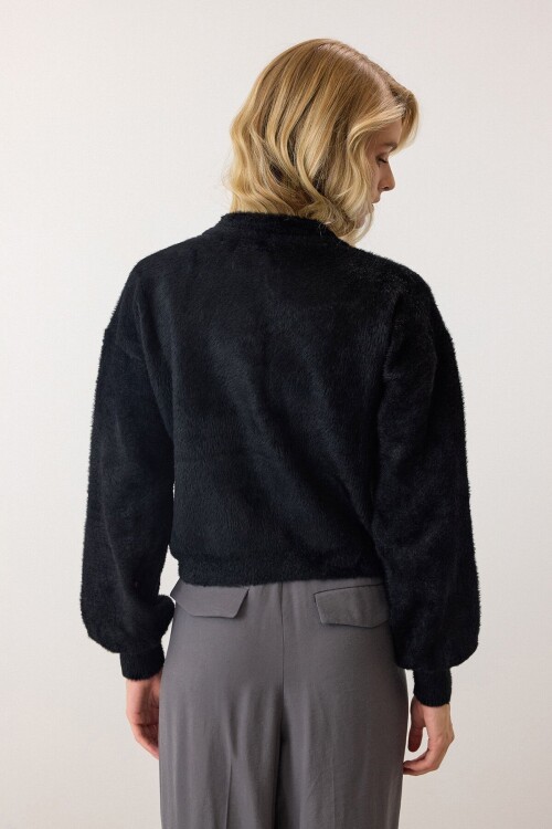 Siyah Uzun Kollu Düğmeli Tüylü Triko Hırka