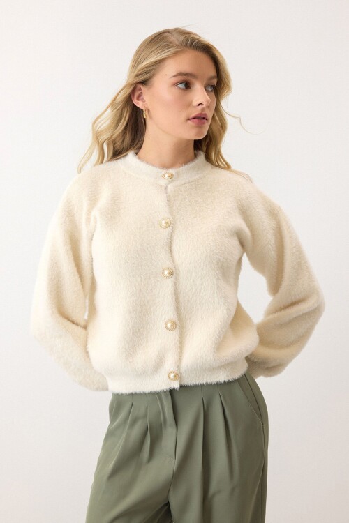 Krem Uzun Kollu Düğmeli Tüylü Triko Hırka