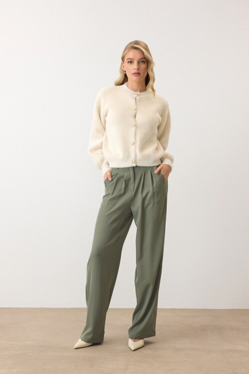 Krem Uzun Kollu Düğmeli Tüylü Triko Hırka