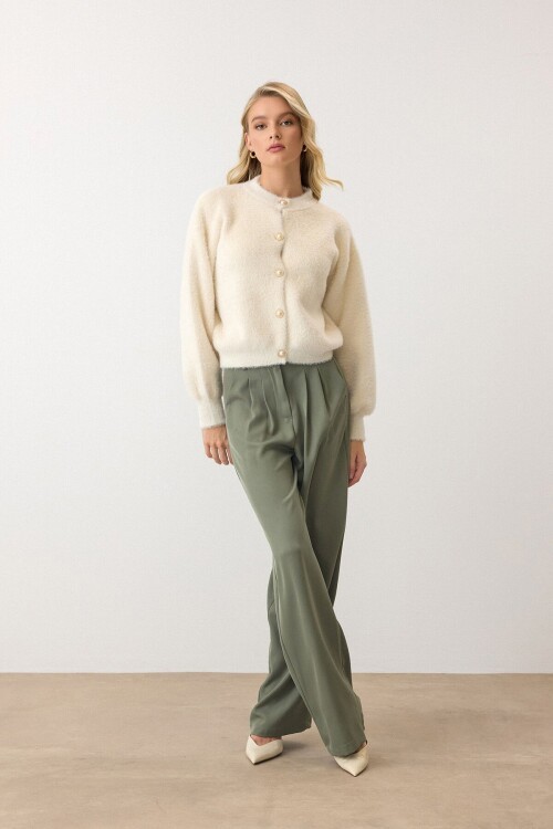 Krem Uzun Kollu Düğmeli Tüylü Triko Hırka