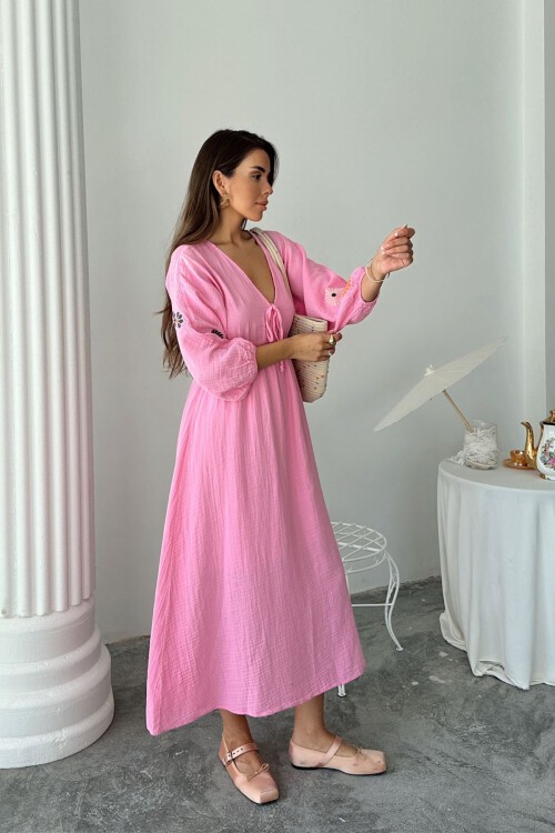 Pembe V Yaka Balon Kol Bağcıklı Astarlı Uzun Elbise