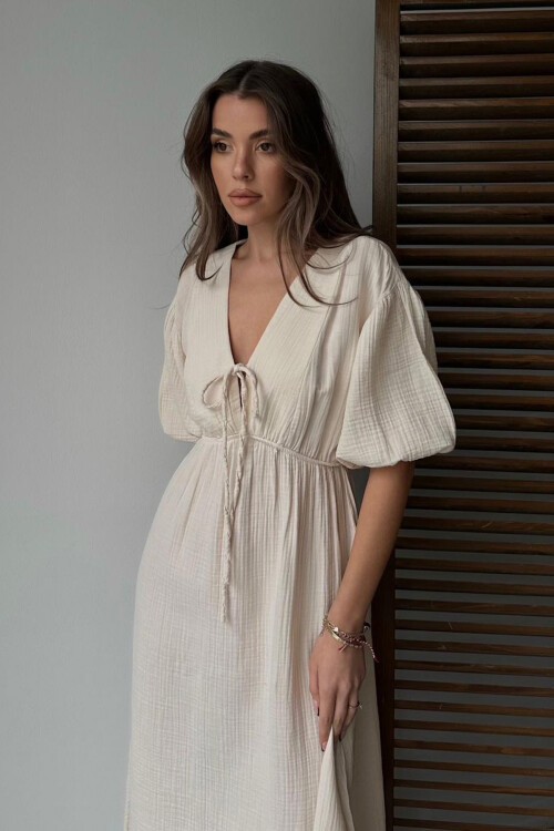 Bej V Yaka Beli Lastikli Kısa Kol Müslin Kumaş Elbise