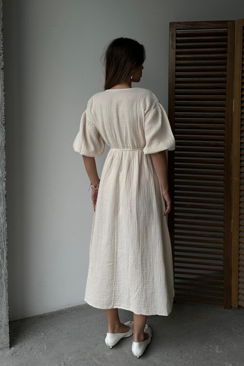 Bej V Yaka Beli Lastikli Kısa Kol Müslin Kumaş Elbise