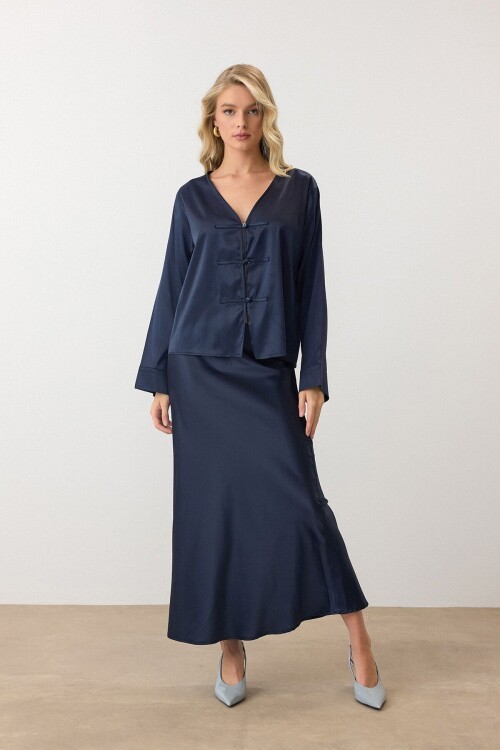 Lacivert V Yaka Düğme Detaylı Saten İkili Takım