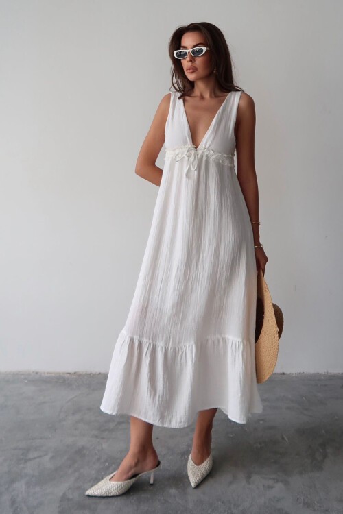 Beyaz V Yaka Fırfır Detaylı Astarlı Müslin Elbise