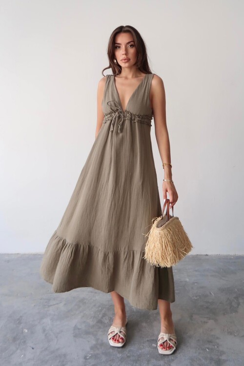 Vizon V Yaka Fırfır Detaylı Astarlı Müslin Elbise