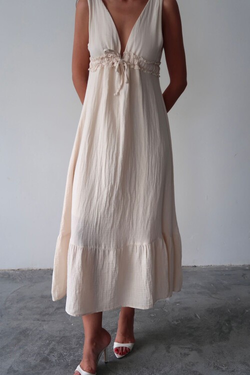 Krem V Yaka Fırfır Detaylı Astarlı Müslin Elbise