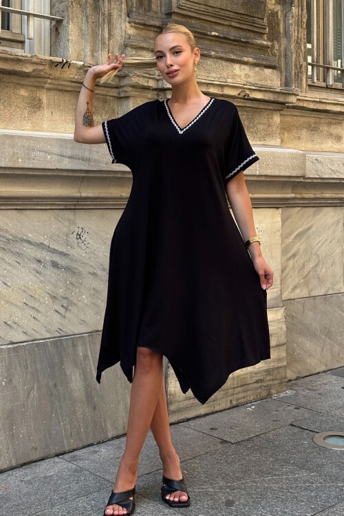 Siyah V Yaka Kısa Kollu Şerit Desenli Elbise