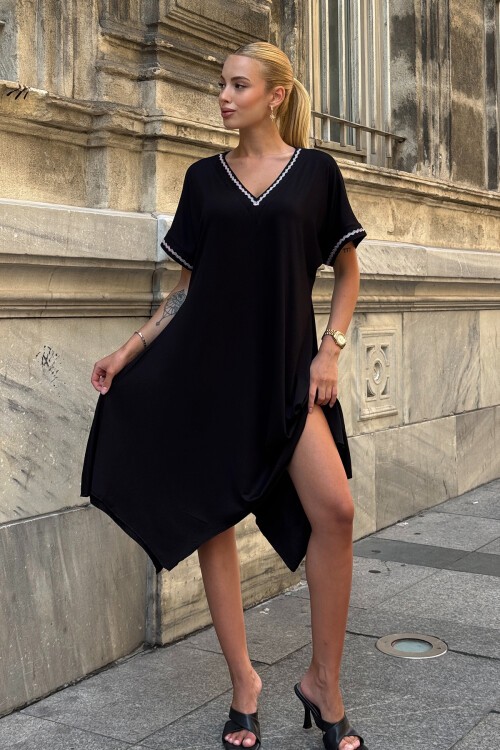 Siyah V Yaka Kısa Kollu Şerit Desenli Elbise