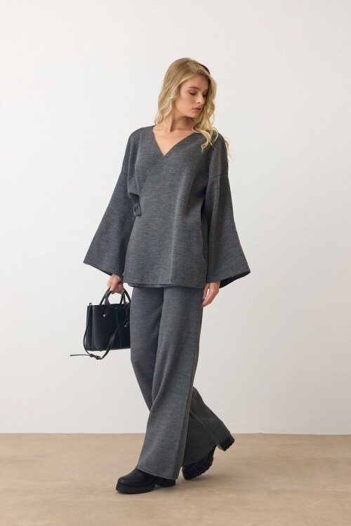 Antrasit V Yaka Kuşaklı Bol Paça İkili Takım