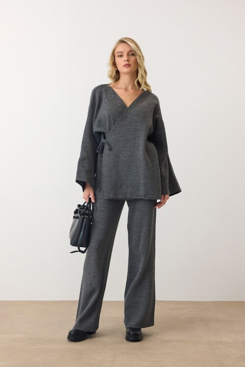 Antrasit V Yaka Kuşaklı Bol Paça İkili Takım