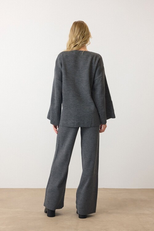 Antrasit V Yaka Kuşaklı Bol Paça İkili Takım