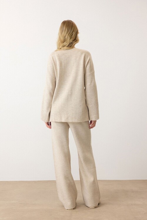 Bej V Yaka Kuşaklı Bol Paça İkili Takım