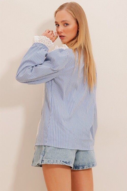 Mavi Yakası Ve Manşeti Güpürlü Çizgili Dokuma Gömlek