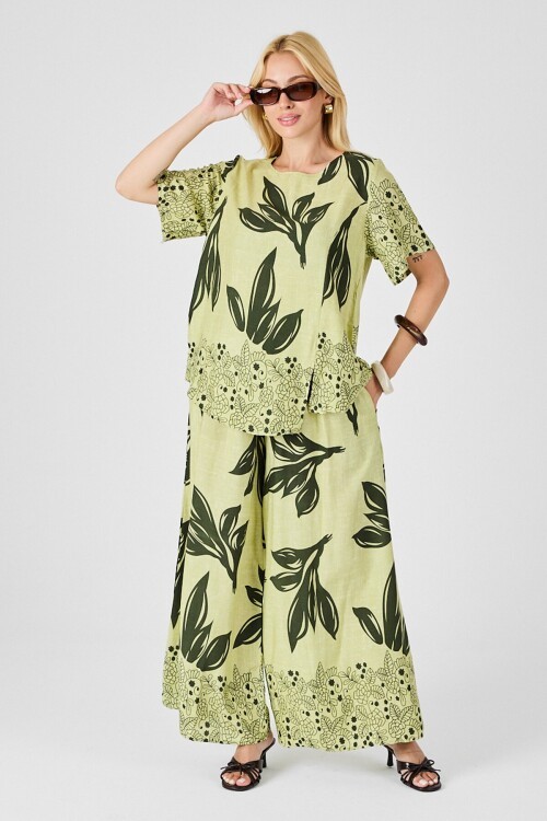 Zeytin Yeşili Yaprak Desenli Oversize Bluz Ve Bol Paça Pantolon Takım