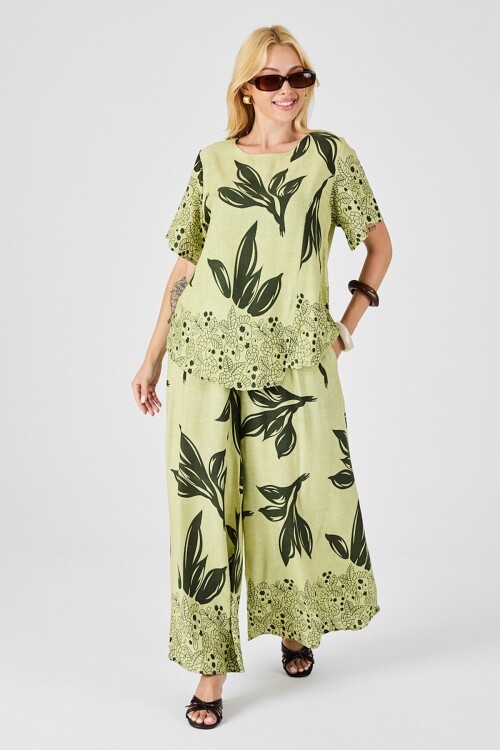 Zeytin Yeşili Yaprak Desenli Oversize Bluz Ve Bol Paça Pantolon Takım
