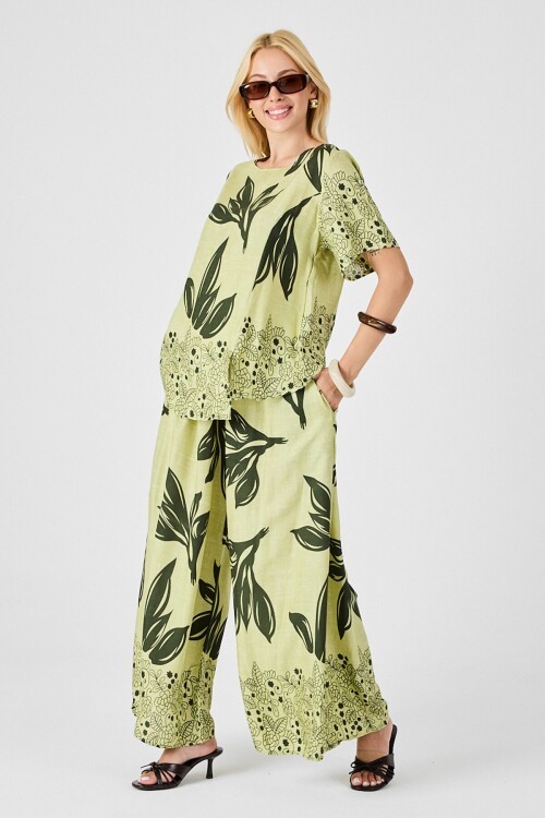 Zeytin Yeşili Yaprak Desenli Oversize Bluz Ve Bol Paça Pantolon Takım