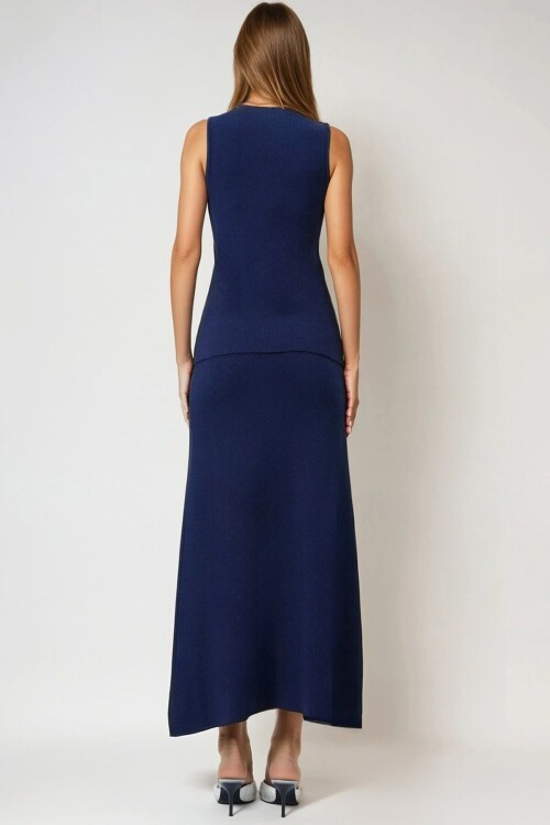 Aksesuar Düğmeli Yelek Ve Maxi Boy Etek Triko Takım