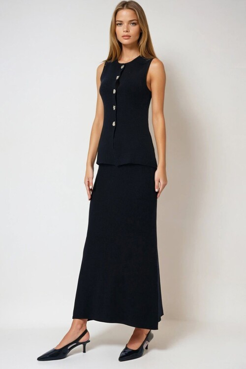 Aksesuar Düğmeli Yelek Ve Maxi Boy Etek Triko Takım