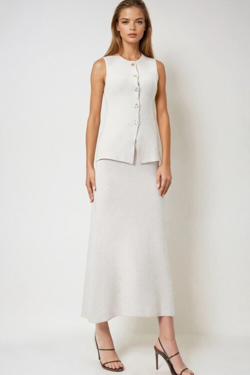 Aksesuar Düğmeli Yelek Ve Maxi Boy Etek Triko Takım