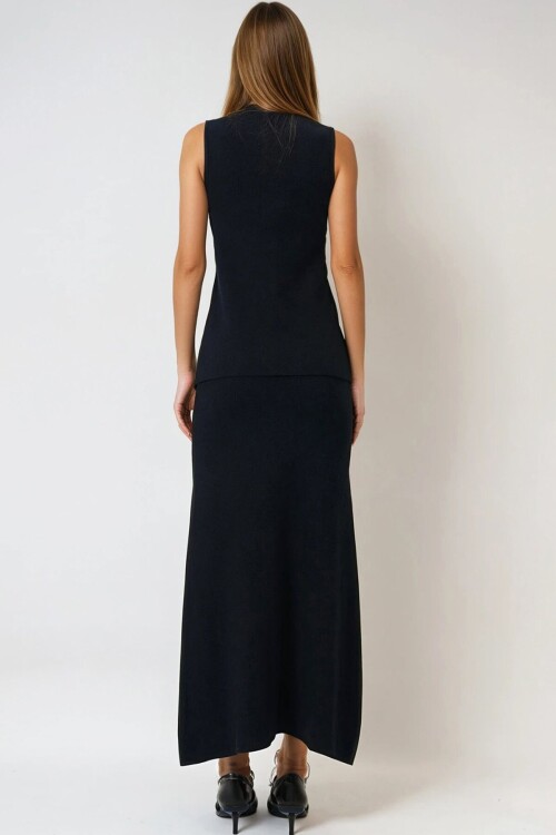 Aksesuar Düğmeli Yelek Ve Maxi Boy Etek Triko Takım