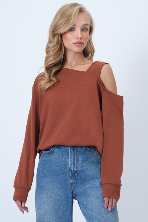 Asimetrik Kesim Omuzu Bant Detaylı Örme Bluz