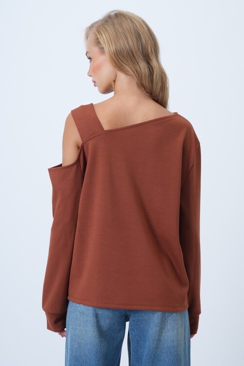 Asimetrik Kesim Omuzu Bant Detaylı Örme Bluz