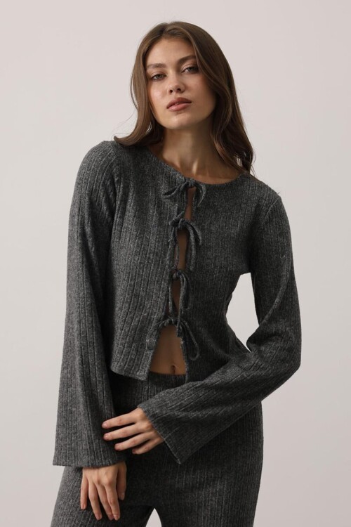 Bağcıklı Uzun Kollu Fiyonklu Triko Bluz