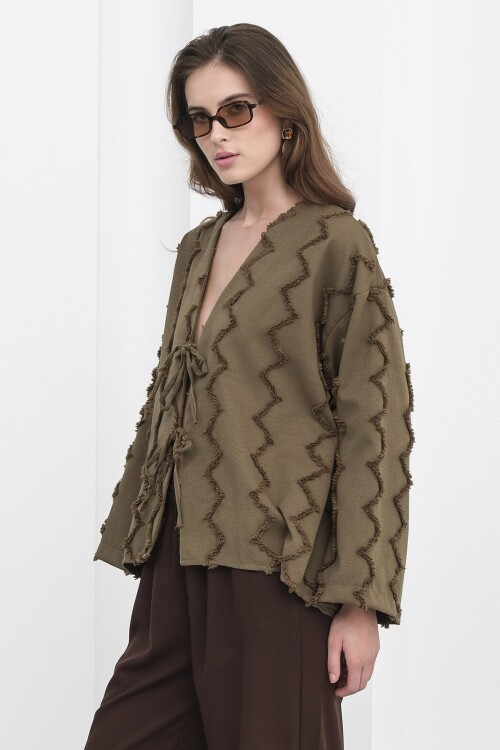 Bağlama Detaylı Zigzag Desenli Bluz