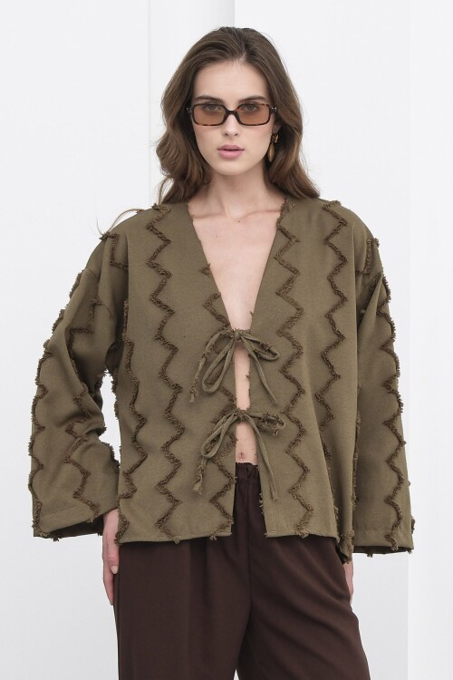 Bağlama Detaylı Zigzag Desenli Bluz