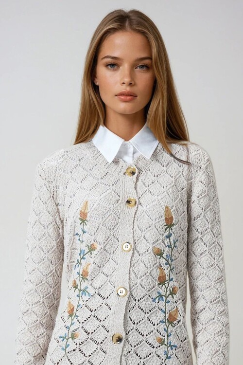 Bej Ajurlu Çiçek Nakışlı Düğmeli Triko Hırka