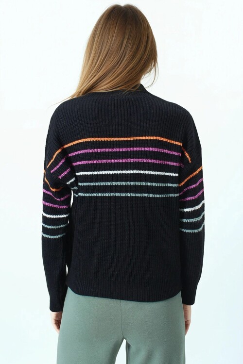 Bisiklet Yaka Çizgili Triko Kazak