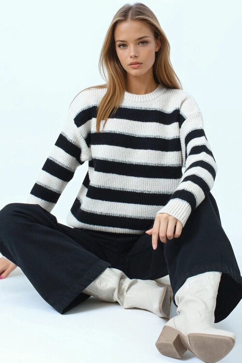 Bisiklet Yaka Çizgili Triko Kazak