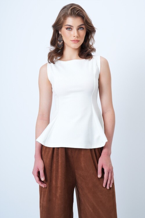 Bisiklet Yaka Dikiş Detaylı Kolsuz Çelik Örme Bluz