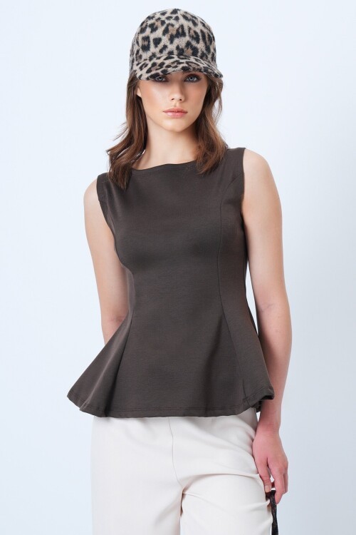 Bisiklet Yaka Dikiş Detaylı Kolsuz Çelik Örme Bluz