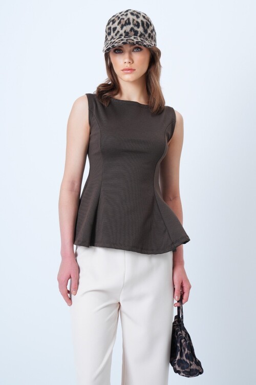 Bisiklet Yaka Dikiş Detaylı Kolsuz Çelik Örme Bluz