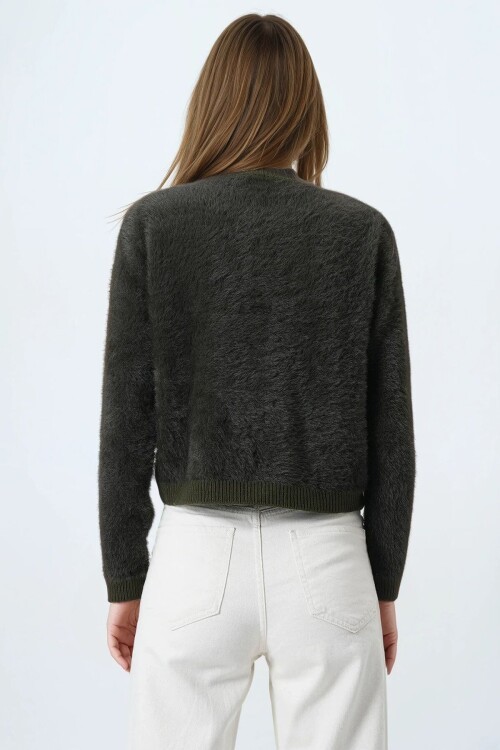 Bisiklet Yaka Düğme Kapamalı Püskülü Hırka