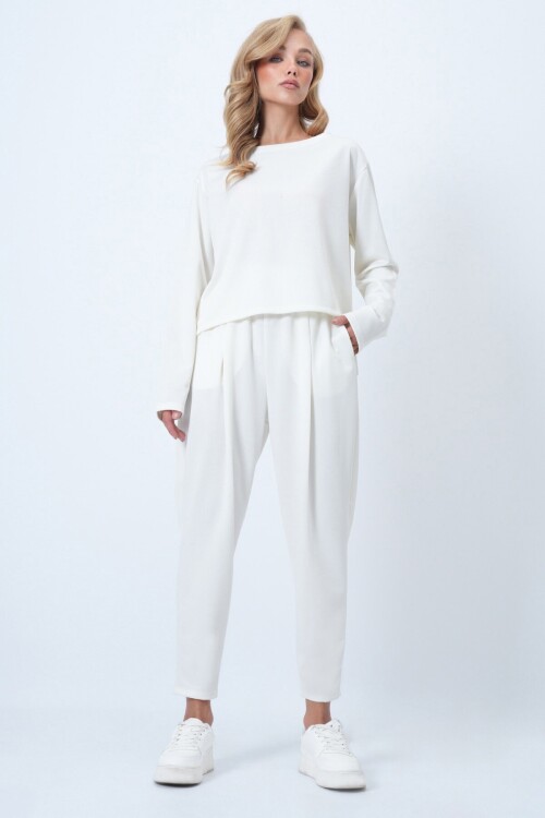 Bisiklet Yaka Geniş Kesim Bluz Ve Önü Plileli Çift Cepli Pantolon Takım