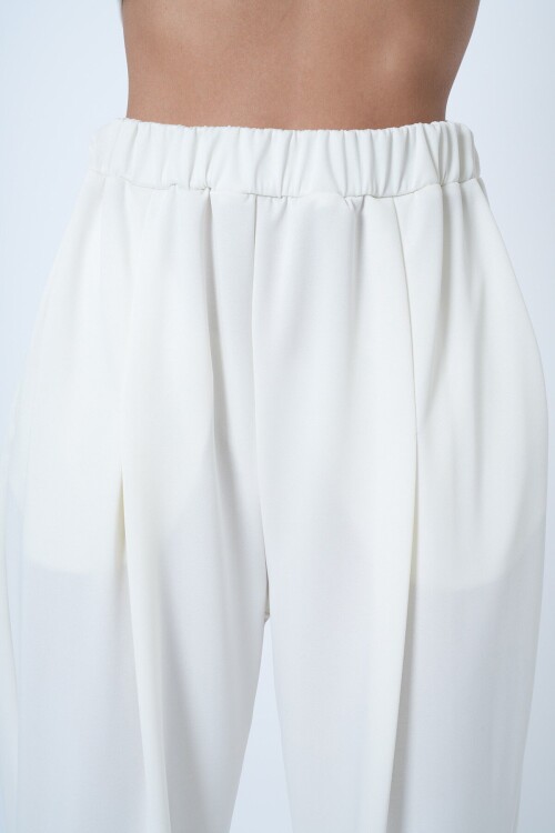 Bisiklet Yaka Geniş Kesim Bluz Ve Önü Plileli Çift Cepli Pantolon Takım