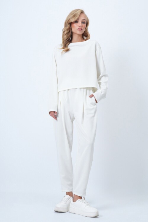 Bisiklet Yaka Geniş Kesim Bluz Ve Önü Plileli Çift Cepli Pantolon Takım