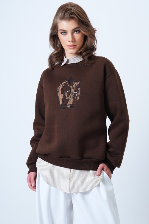 Bisiklet Yaka Nakışlı  İçi Şardonlu 3 İplik Sweatshirt