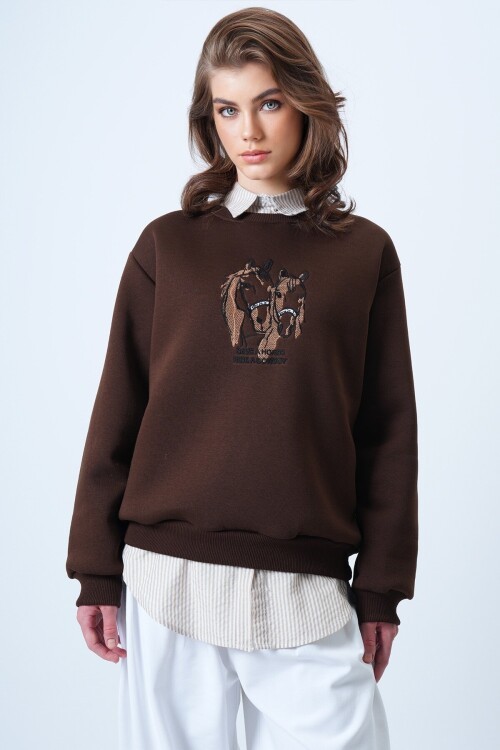 Bisiklet Yaka Nakışlı  İçi Şardonlu 3 İplik Sweatshirt